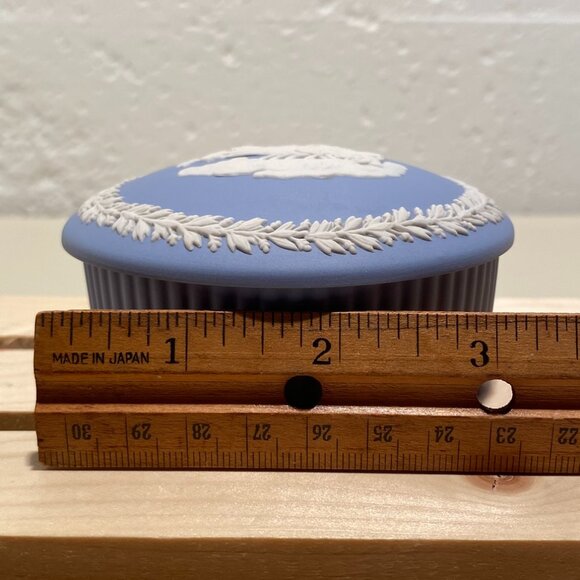 Wedgwood Blue Jasperware Small Round Covered Trinket Dish - Picture 4 of 6